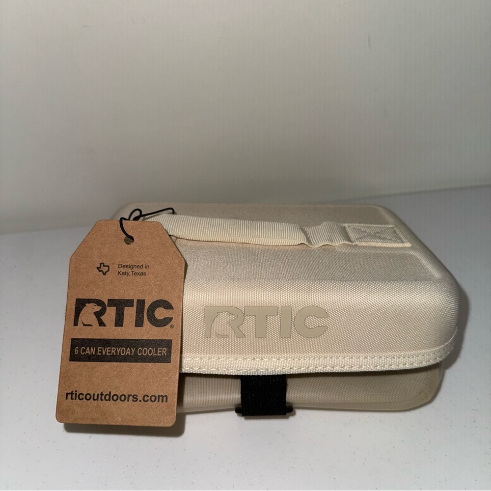 BRAND NEW RTIC 6 Can Everyday Cooler SAND
